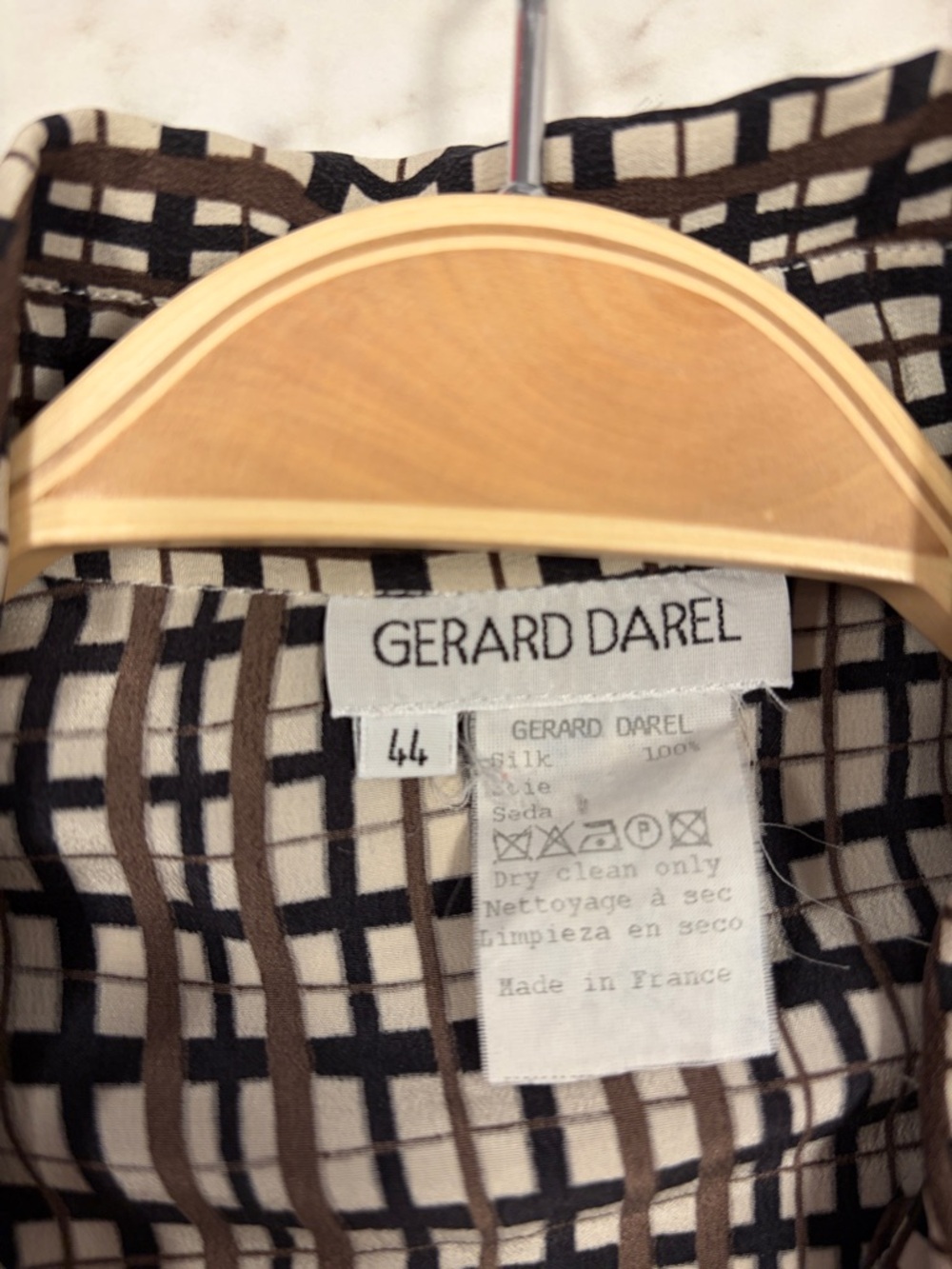Gerard Darel silk  Button-Down Shirt blouse . Made in France size 44.